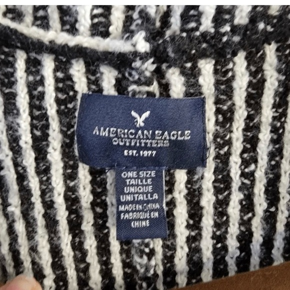 American Eagle Outfitters Black and White Poncho - Picture 4 of 10